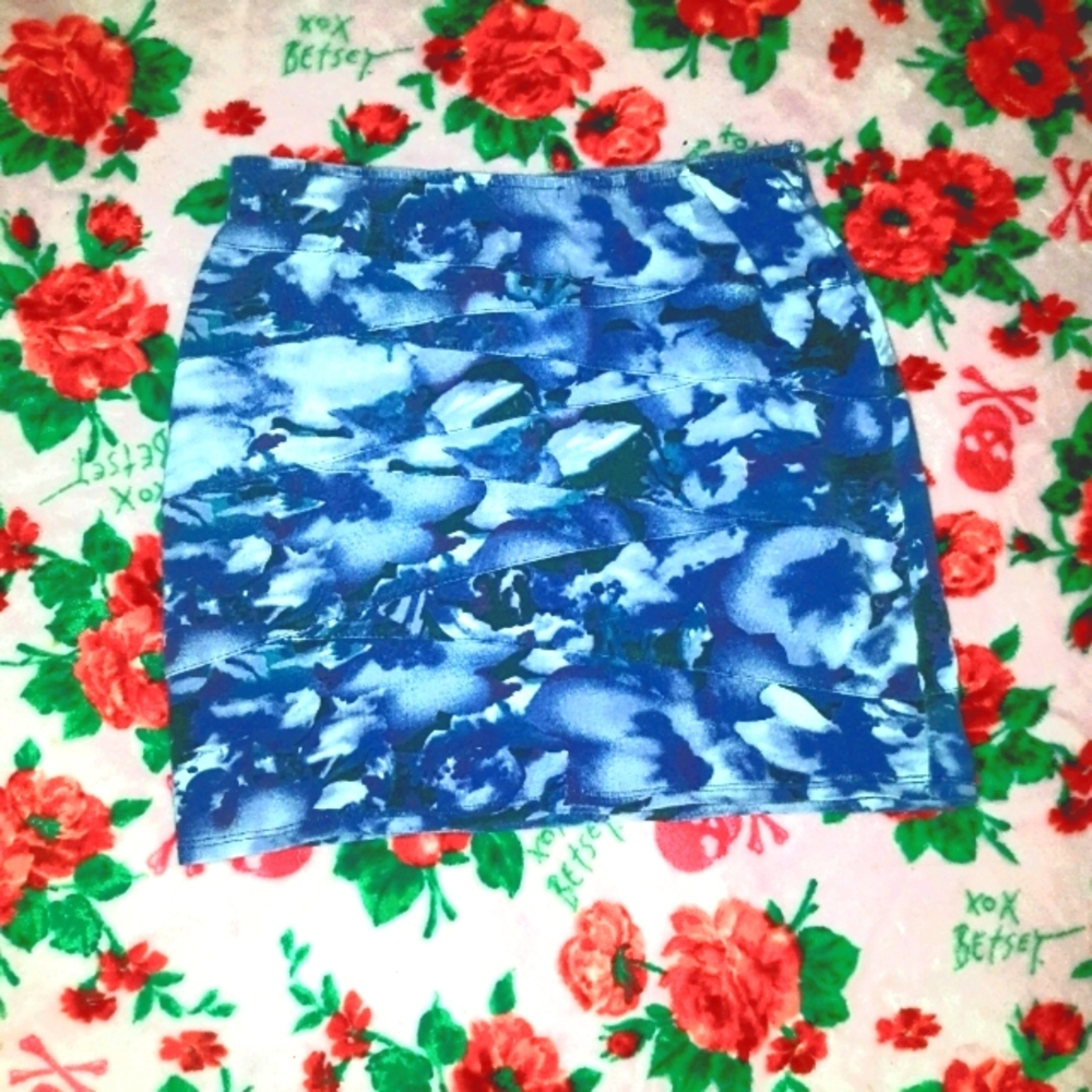 Mini stretchy skirt